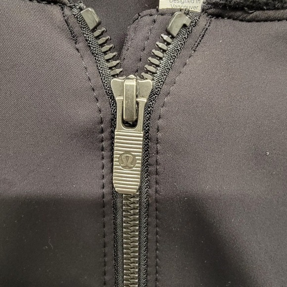 Lululemon Swept Along Bomber Jacket Women’s Black Satin Back Size XS On The Move - Picture 10 of 16